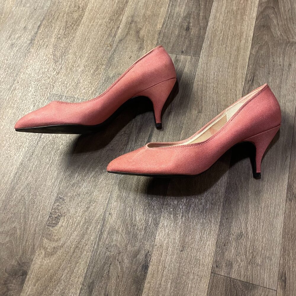 Vintage Peacocks Pink Almond Toe 2 inch Heels Women's Size 7